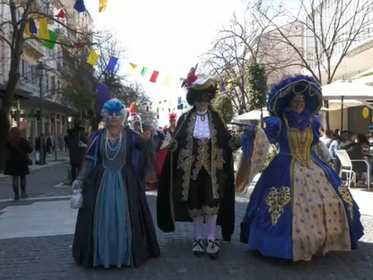 Μια βενετσιάνικη «περατζάδα» στην καρδιά της Κέρκυρας – Καρναβάλι στους δρόμους που ερωτεύτηκε ο Δον Ζουάν