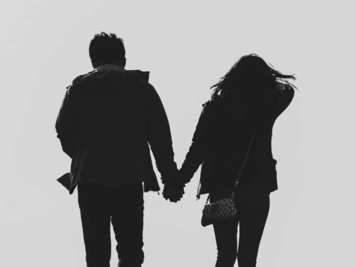 Μικρά σημάδια πριν τον χωρισμό: τι δείχνει ότι μια σχέση μπαίνει σε κρίσιμη φάση
