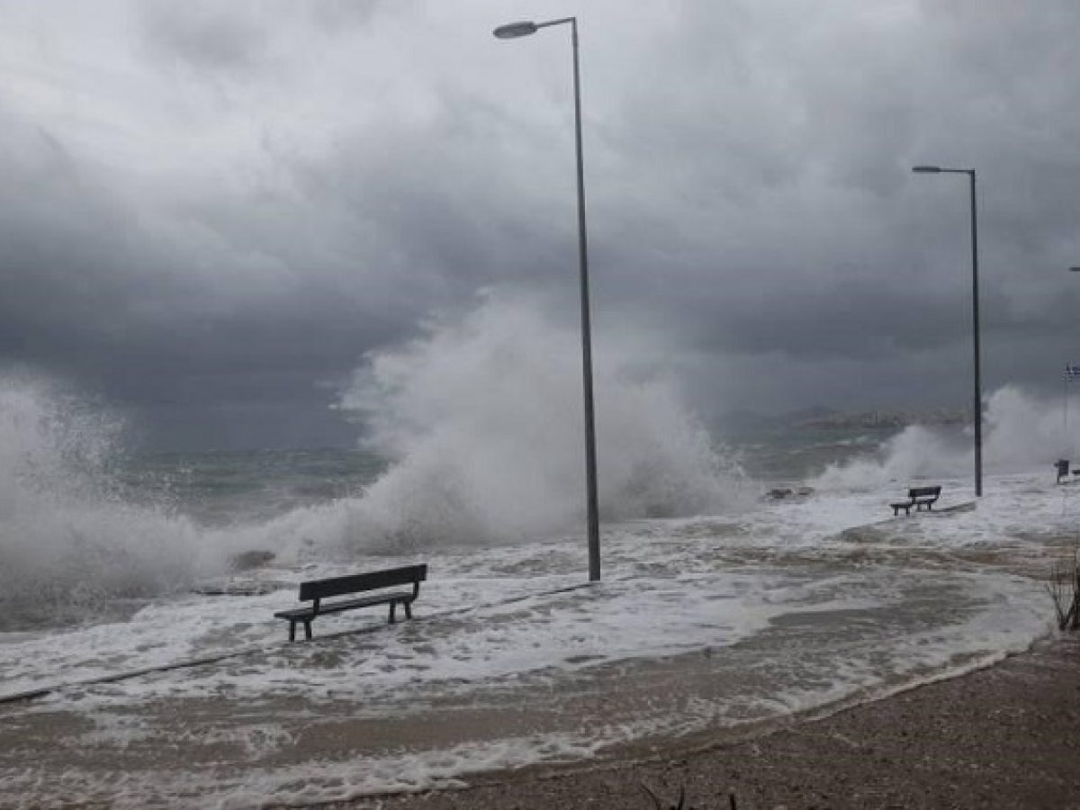 Μήλος: Αδυναμία προσέγγισης Ε/Γ-Ο/Γ πλοίων στο λιμάνι λόγω κακοκαιρίας