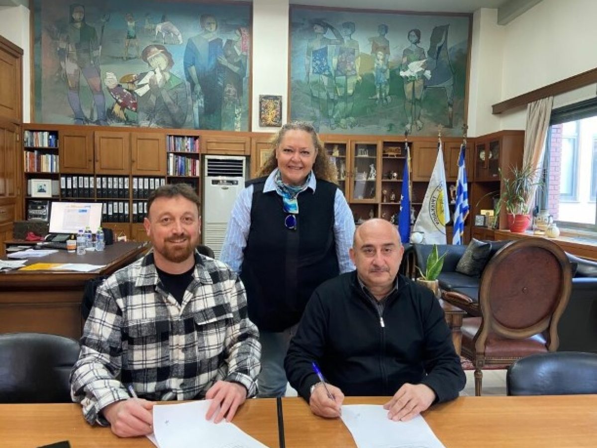 Μήνυμα Σακκά. Υπέγραψε νέες συμβάσεις έργων με Σαργιώτη στο πλευρό του