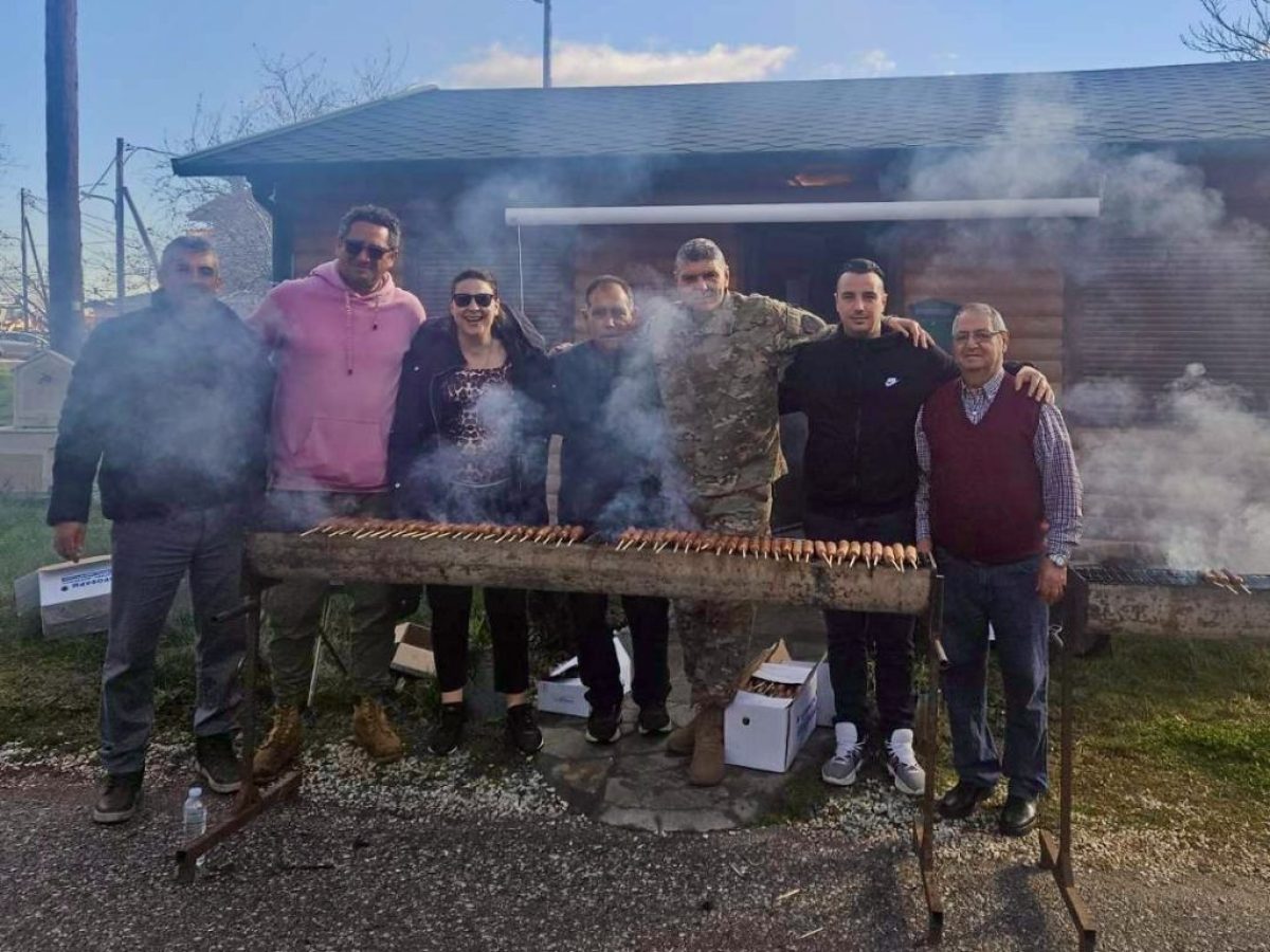 &Mu;&omicron;&iota;&rho;ά&Zeta;&Omega;&mu;&alpha;&iota; &ndash;&nbsp;&Tau;&sigma;&iota;&kappa;&nu;&omicron;&pi;έ&mu;&pi;&tau;&eta; &Alpha;&gamma;ά&pi;&eta;&sigmaf; &sigma;&tau;&alpha; &Omicron;&rho;&epsilon;&iota;&nu;ά &Chi;&omega;&rho;&iota;ά &tau;&omicron;&upsilon; &Nu;. &Tau;&rho;&iota;&kappa;ά&lambda;&omega;&nu;