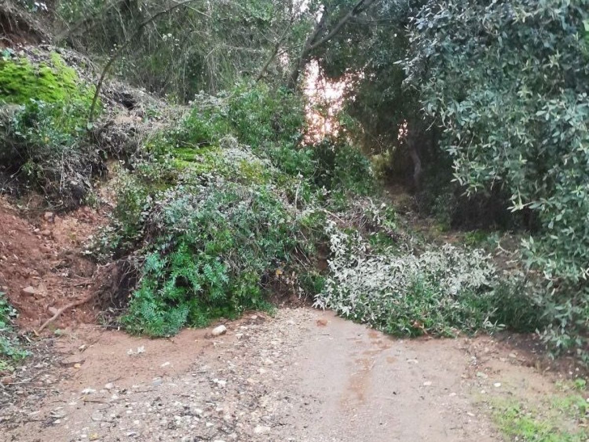 Μύρου-Αλιμάκι: Αποκλεισμένοι οικισμοί από  κατολισθήσεις και καταστροφές