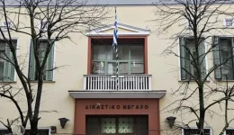 mitera-egkatelipse-sta-dikastiria-to