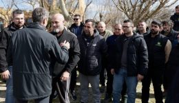 mitsotakis-se-agrotes-sas-exasfalisame-1