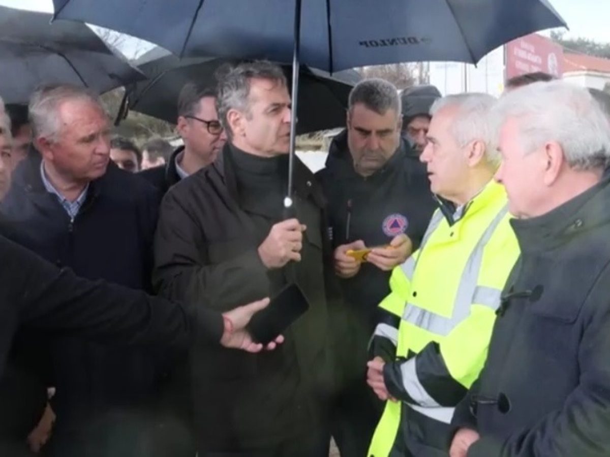 Μητσοτάκης σε πλημμυρισμένα: Πήγε μόνο στο Σουφλί, αγνάντεψε από μακριά, άρχισε βροχή, χαλάζι και έφυγε