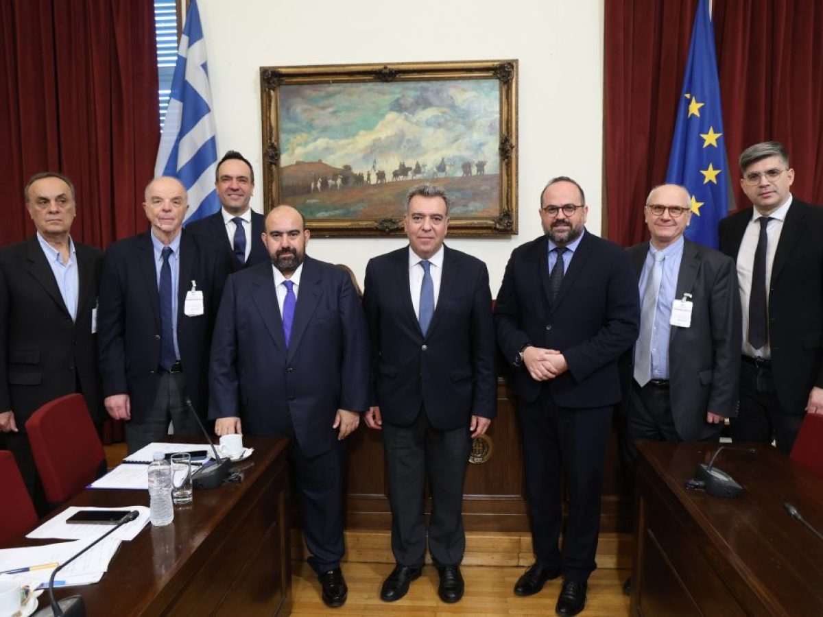 ΜΑΝΟΣ ΚΟΝΣΟΛΑΣ: «Ο τουρισμός να συνδεθεί με έννοιες όπως η φέρουσα ικανότητα, η ανθεκτικότητα και η αειφορία»