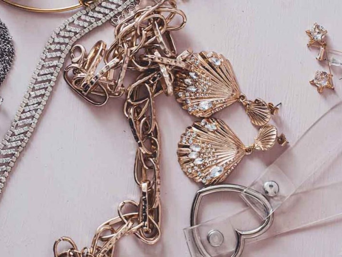 Ναύπακτος: Γυναίκα έκλεψε κοσμήματα από κατάστημα μαζί με την 14χρονη κόρη της και συνελήφθησαν