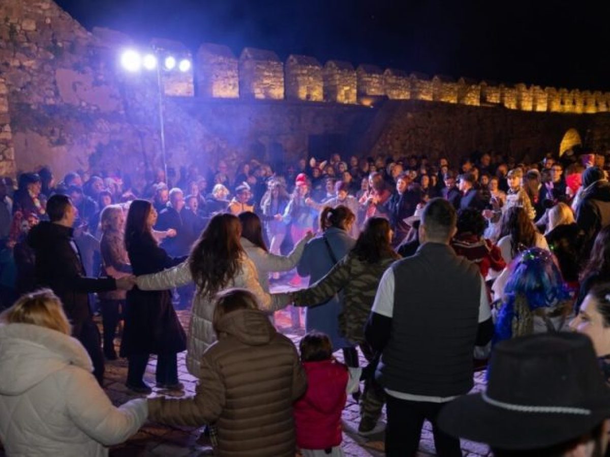 Ναύπακτος: Πλήθος κόσμου το τριήμερο της Αποκριάς – Το Επαχτίτικο καρναβάλι κέρδισε τις εντυπώσεις