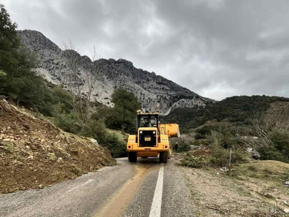 Νέες καταπτώσεις σε Χαλκιόπουλο και Τρίκλινο Αιτωλοακαρνανίας – Σε εξέλιξη παρεμβάσεις της Περιφέρειας
