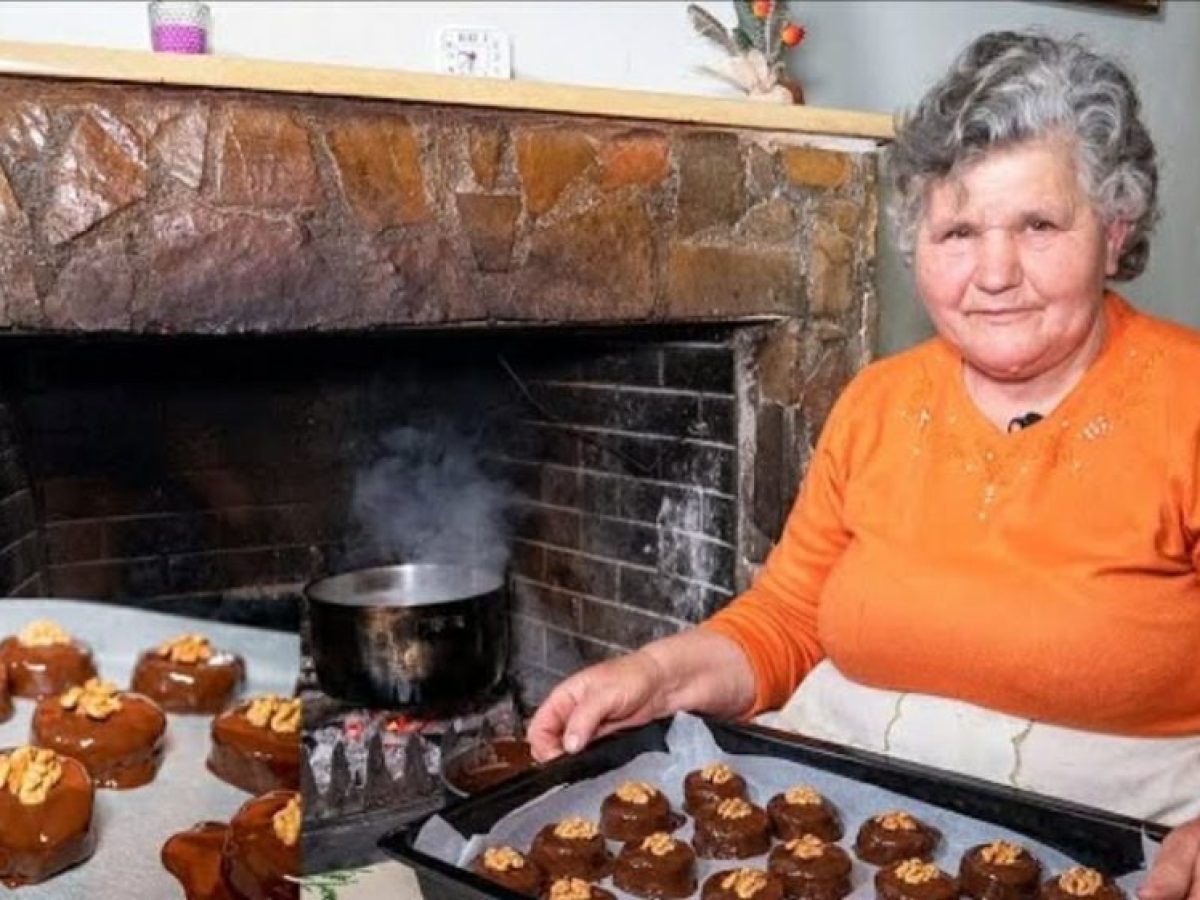 Νεοχώρι Ευρυτανίας: Παραδοσιακά καρυδάτα με σοκολάτα από την κυρά Θεοδώρα