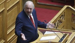 nikitiadis-sti-vouli-epithesi