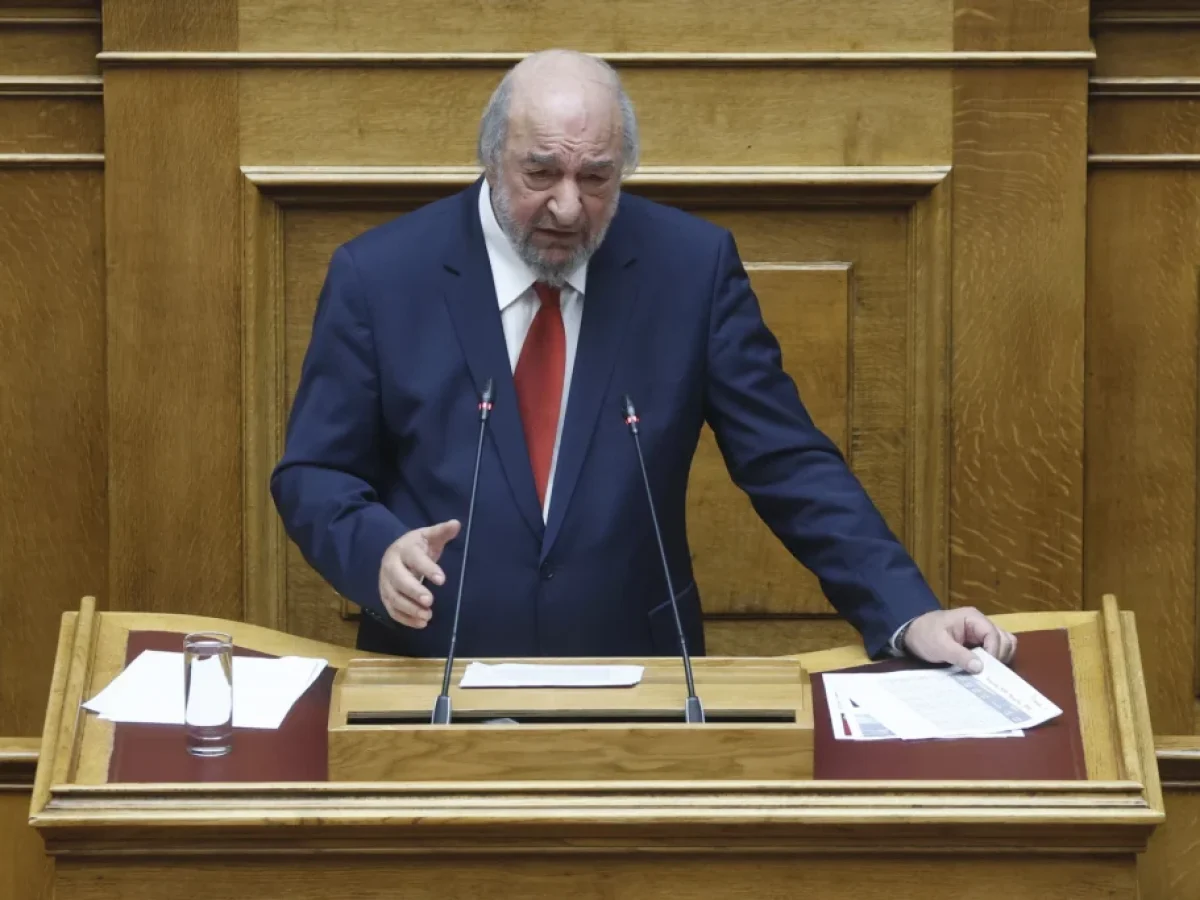 Νικητιάδης στη Βουλή για ΝΔ: Ψηφίζετε νόμους μόνο για το θεαθήναι