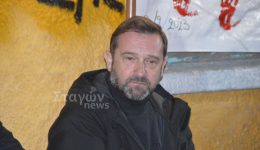 nikos-plakias-to-mono-pou