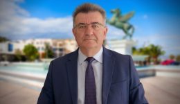 nikos-stavrelis-i-korinthos-den