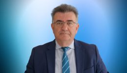 nikos-stavrelis-me-to-nero