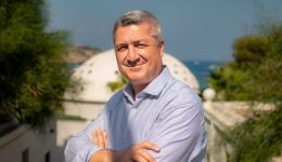 nikos-tsoukalas-ston-RV-to
