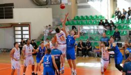 ntermpi-korifis-me-chΑnth-stin