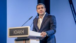 o-&Alpha;lexis-tsipras-sti-larisa