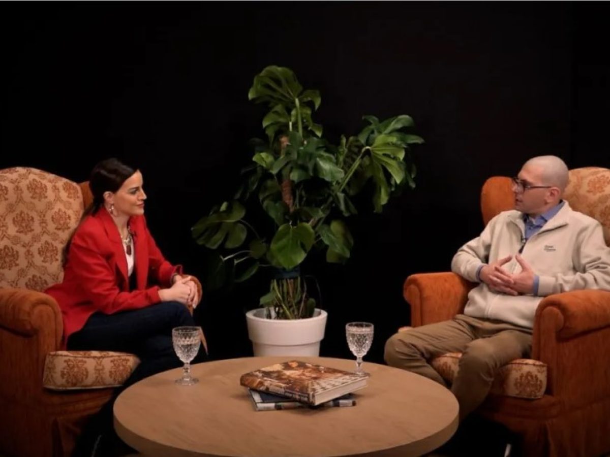 Ο Δήμαρχος Αγίου Ευστρατίου, Κωνσταντίνος Σινάνης στο parapolitika.gr για τη μάχη του με τον καρκίνο: “Στον καρκίνο πρέπει να μπεις στην ‘αρένα’ σαν νικητής για να τον κερδίσεις” (Βίντεο)