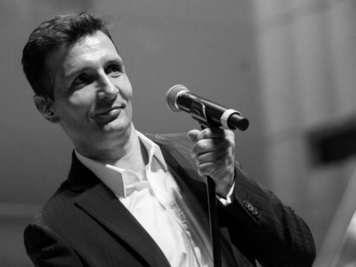 Ο Δημήτρης Μπάσης σε μια ξεχωριστή συναυλία στο Σίδνεϊ με το Newtown High School of the Performing Arts