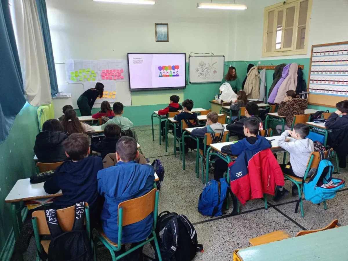 Ο Δήμος Αιγιαλείας αναβαθμίζει τις σχολικές αυλές με τη συμμετοχή των παιδιών!