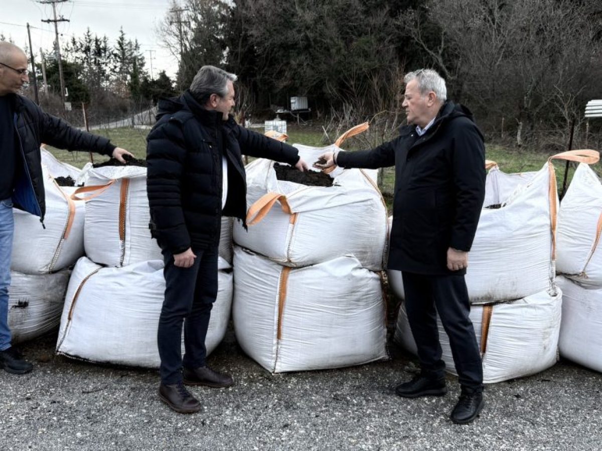 Ο Δήμος Πολυγύρου «επιστρέφει» την ανακύκλωση στους πολίτες: Δωρεάν διάθεση 7,5 τόνων κόμποστ από τον Καφέ Κάδο