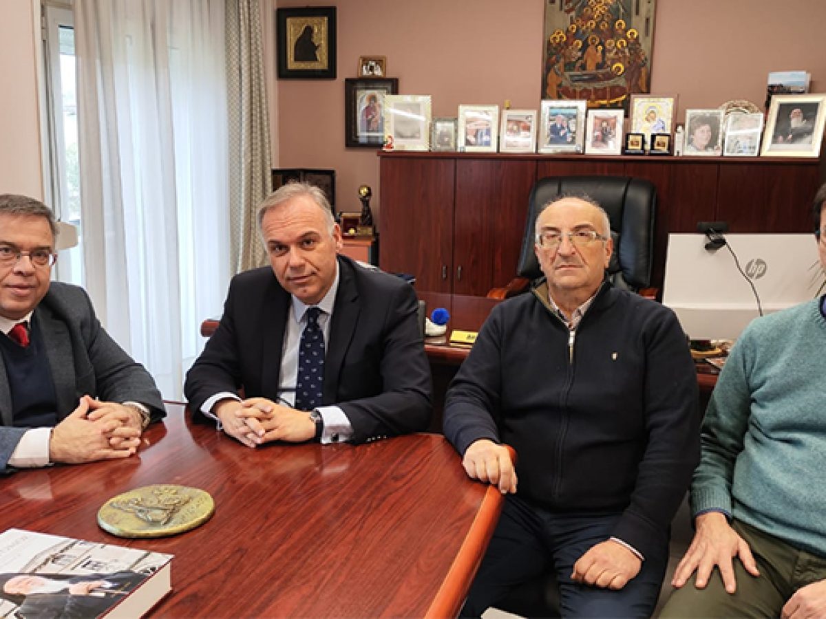 Ο Γραμματέας της Αποκεντρωμένης Διοίκησης Μακεδονίας-Θράκης στον Δήμαρχο Θάσου