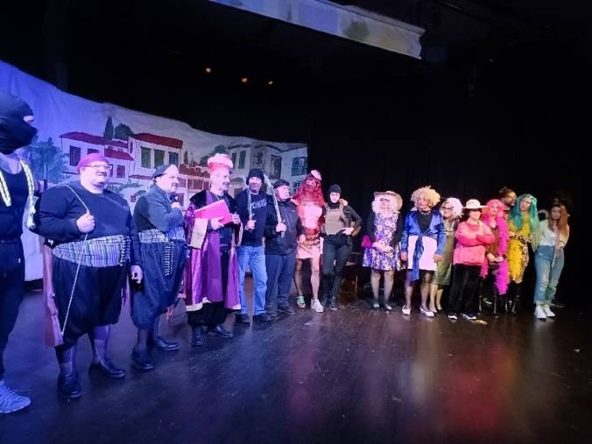 &Omicron; &laquo;&Kappa;&Alpha;&Delta;&Eta;&Sigma;&raquo; &sigma;ά&rho;&omega;&sigma;&epsilon; &mu;&epsilon; &gamma;έ&lambda;&iota;&omicron;, &sigma;ά&tau;&iota;&rho;&alpha; &kappa;&alpha;&iota; &alpha;&iota;&chi;&mu;έ&sigmaf; &gamma;&iota;&alpha; &tau;&eta;&nu; &tau;&omicron;&pi;&iota;&kappa;ή &pi;&rho;&alpha;&gamma;&mu;&alpha;&tau;&iota;&kappa;ό&tau;&eta;&tau;&alpha;