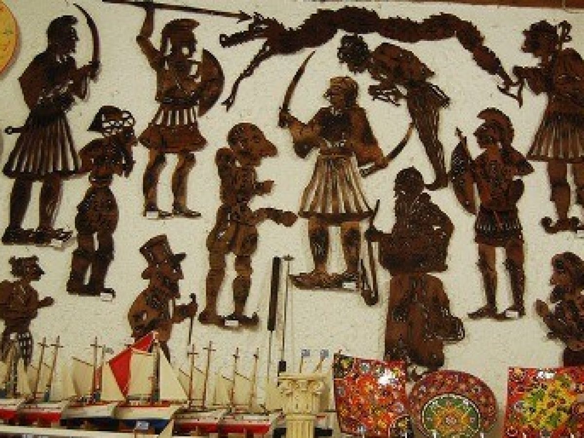 «Ο Καραγκιόζης μασκαράς» στο… θέατρο σκιών του Δημαρχείου