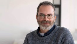 o-marinos-sarigiannis-exelegi-diefthintis-2