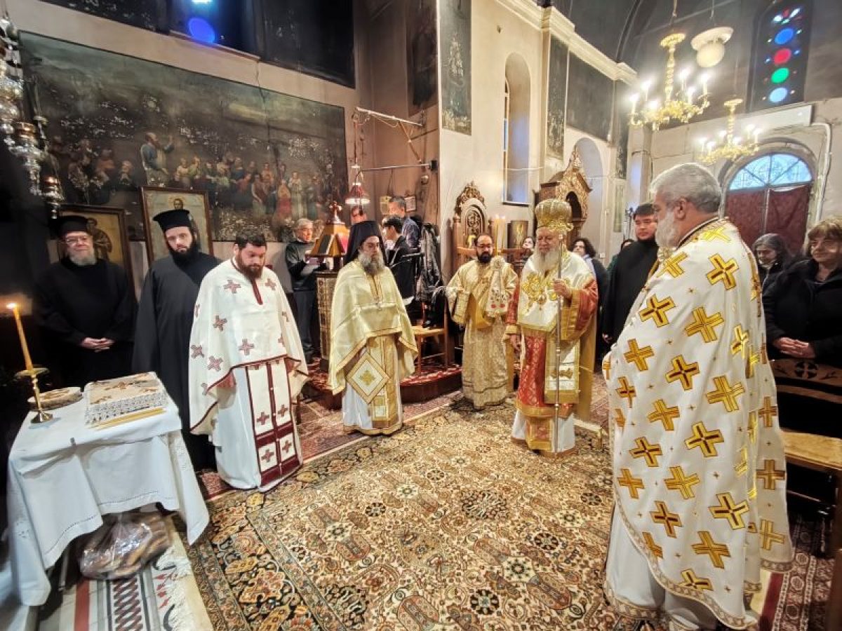 Ο Μητροπολίτης Χαλκίδος τίμησε τους Αγίους Αναργύρους στη Μέσα Παναγίτσα – Λαμπρή Θεία Λειτουργία