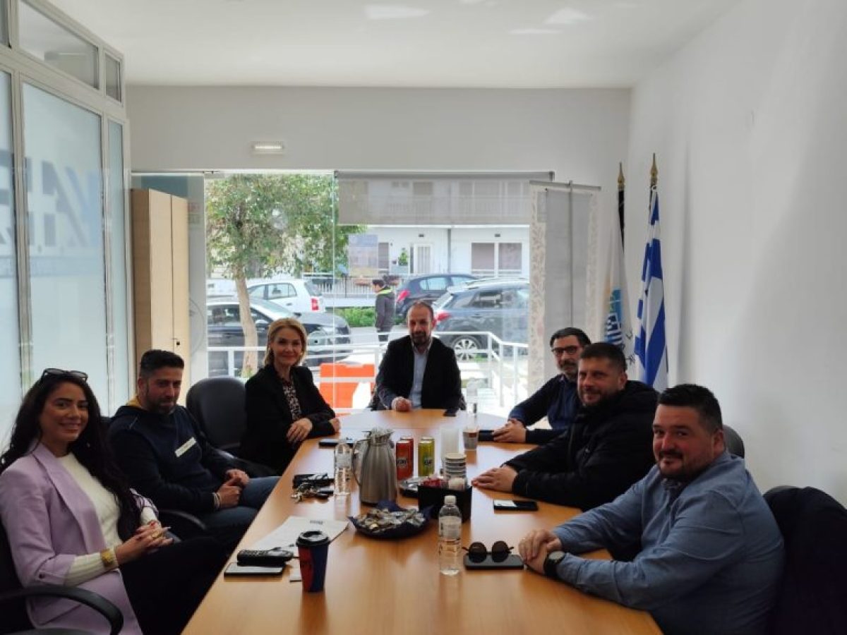 Ο Πρόεδρος Αντώνης Γιαννούλης και το ΔΣ της Ομοσπονδίας Εμπορίου και Επιχειρηματικότητας Δωδεκανήσου συναντήθηκαν εχθές, Τετάρτη και ώρα 10:00, στα γραφεία την Ομοσπονδίας με τη βουλευτή Δωδεκανήσου κυρία Μίκα Ιατρίδη