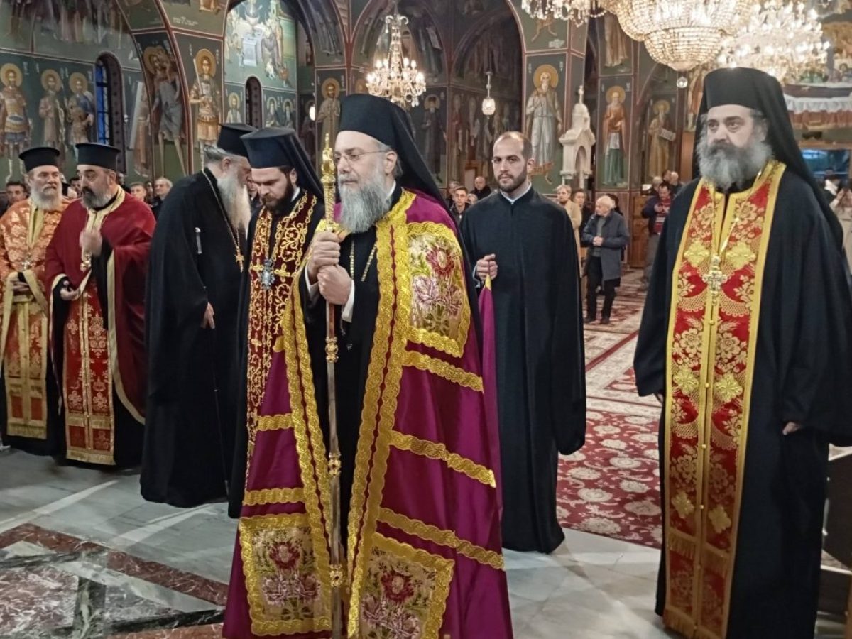 Ο Α΄Κατανυκτικός Εσπερινός στα Τρίκαλα (εικόνες)