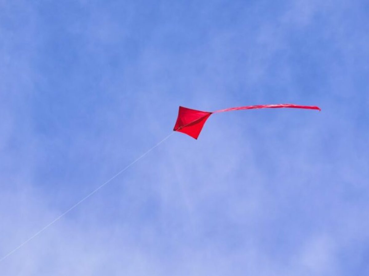 Οδηγίες ΑΔΜΗΕ: Για το ασφαλές πέταγμα του χαρταετού