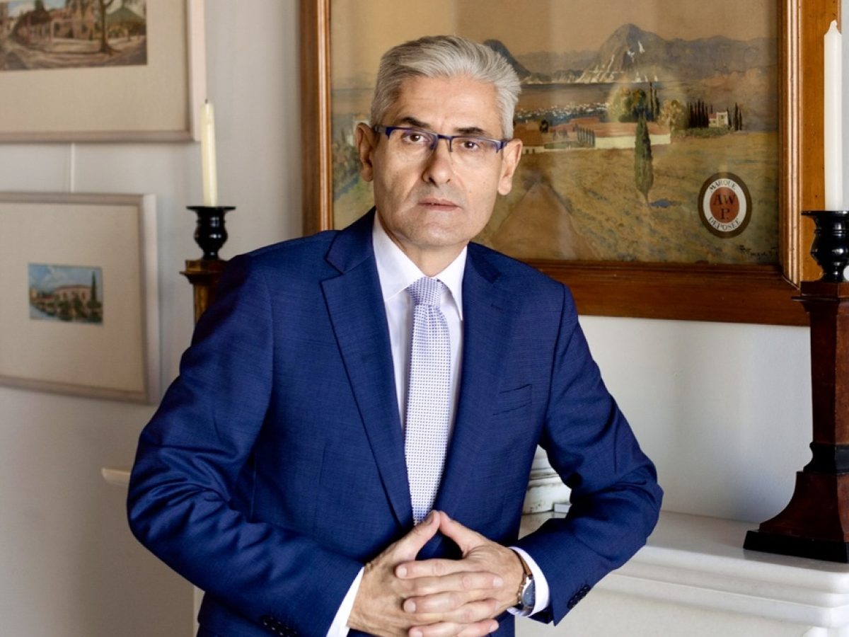 &Omicron;&mu;&iota;&lambda;ί&alpha; &tau;&omicron;&upsilon; Ά&gamma;&gamma;&epsilon;&lambda;&omicron;&upsilon; &Tau;&sigma;&iota;&gamma;&kappa;&rho;ή &sigma;&tau;&eta;&nu; &Pi;ά&tau;&rho;&alpha; &gamma;&iota;&alpha; &tau;&eta; &nu;&epsilon;&alpha;&nu;&iota;&kappa;ή &pi;&alpha;&rho;&alpha;&beta;&alpha;&tau;&iota;&kappa;ό&tau;&eta;&tau;&alpha;
