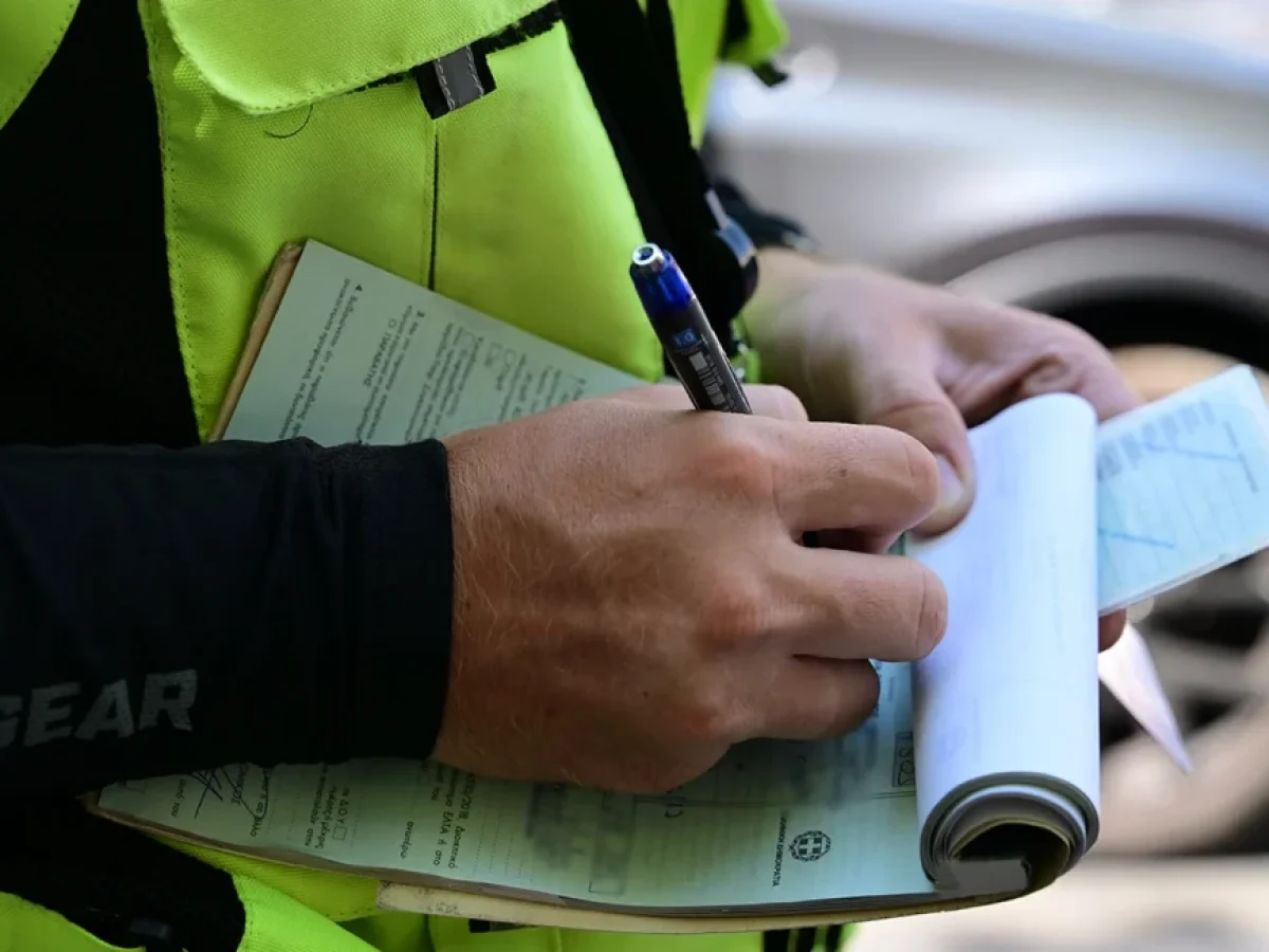 Πάνω από 1.000 παραβάσεις για μη χρήση κράνους – Στους “πρωταθλητές” το Νότιο Αιγαίο