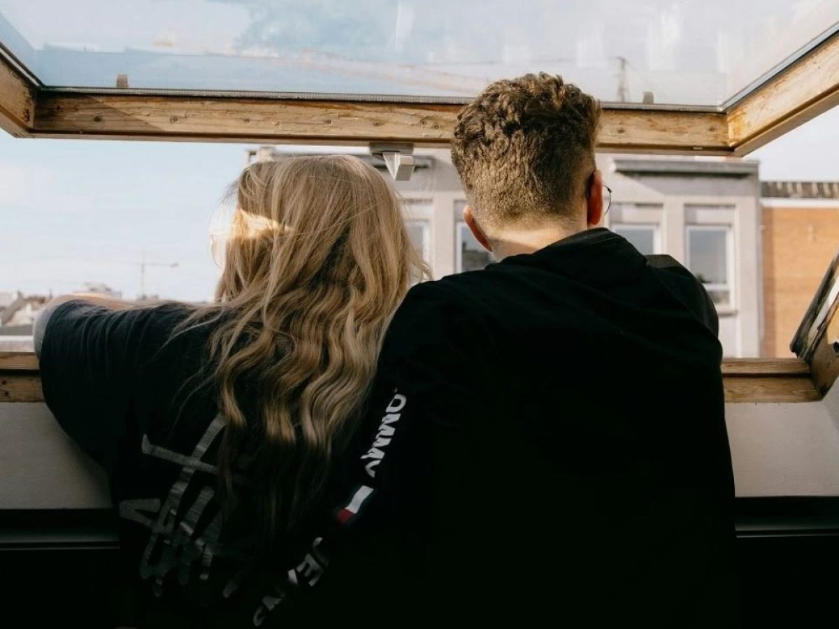 «Πάντα» και «Ποτέ»: Οι λέξεις που σπάνε τη σχέση σου