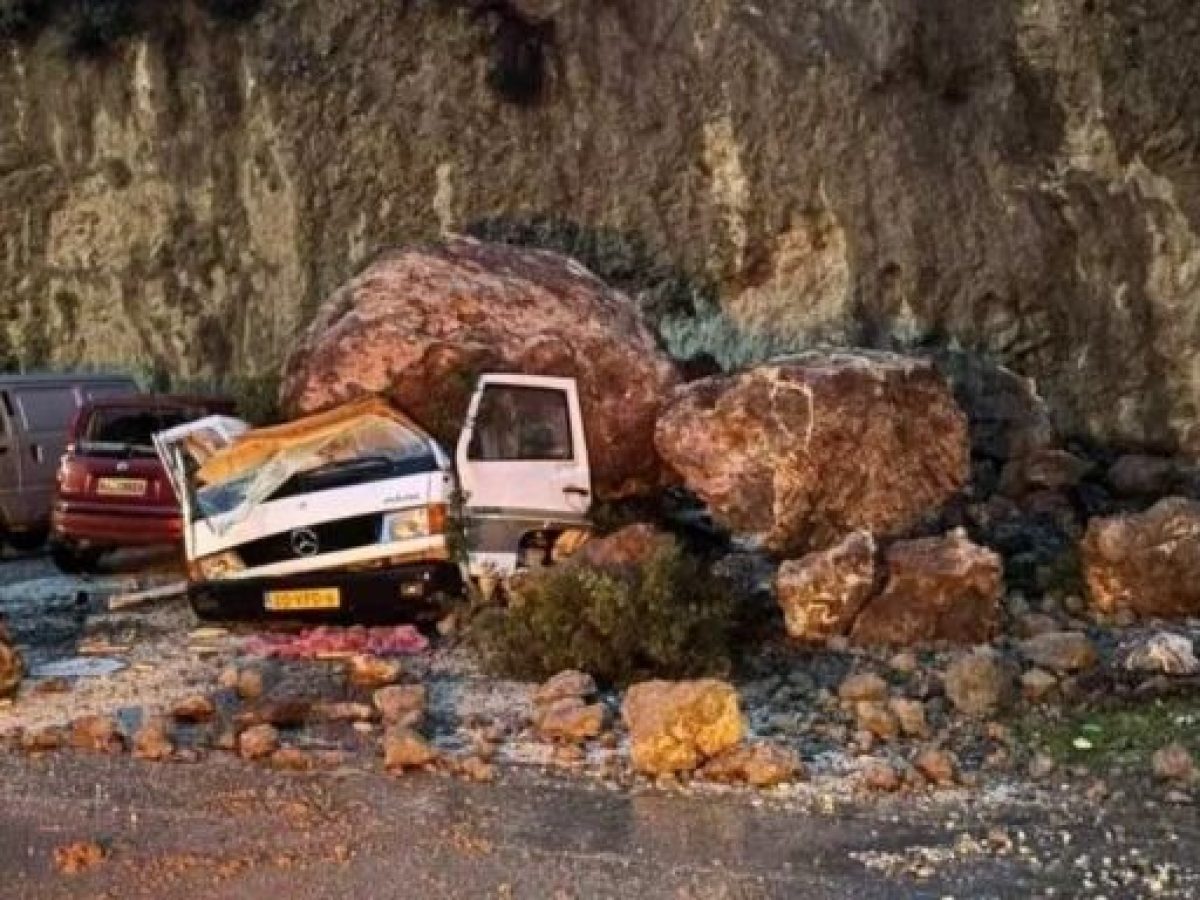 Πάργα: Αυτοκίνητα κάτω από βράχια, ζημιές στους δρόμους – φωτο