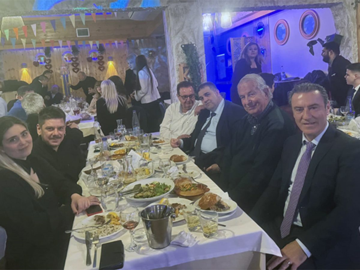 Παρών και “πολυσυλλεκτικός” ο Μάκης Παπαδόπουλος στην κοπή πίτας της τοπικής Νέας Δημοκρατίας…