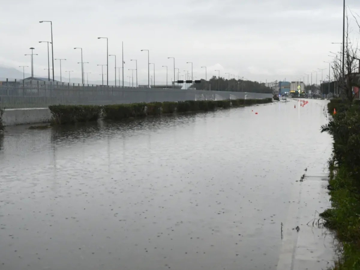 Πάτρα: Έκλεισε ξανά η Ακτή Δυμαίων λόγω του νερού