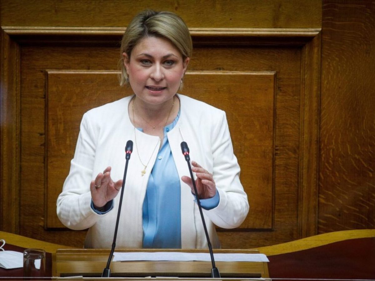 Πάτρα: Επίθεση με μπογιές στο πολιτικό γραφείο της Χριστίνας Αλεξοπούλου – ΦΩΤΟ