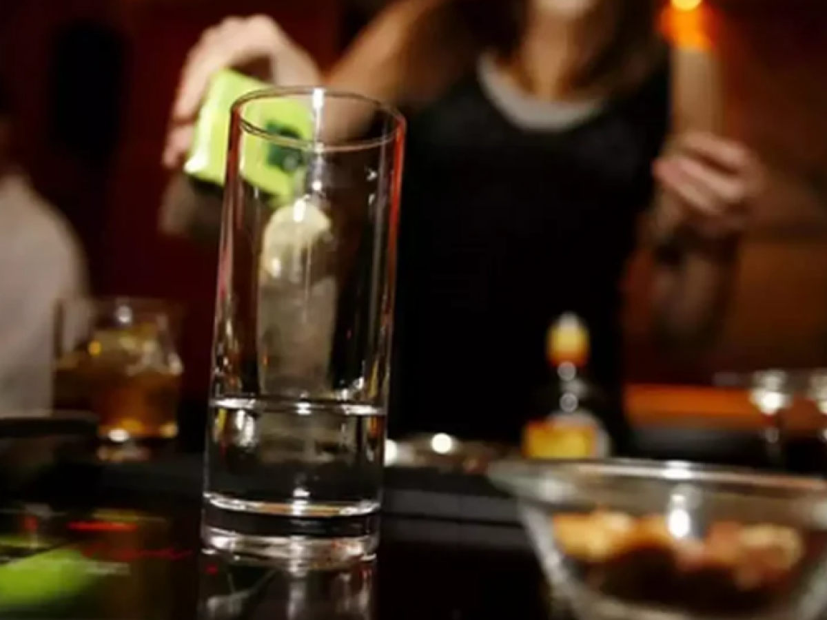 Πάτρα: «Λουκέτο» 30 ημερών σε κατάστημα εστίασης μετά από έλεγχο για παρουσία ανήλικης