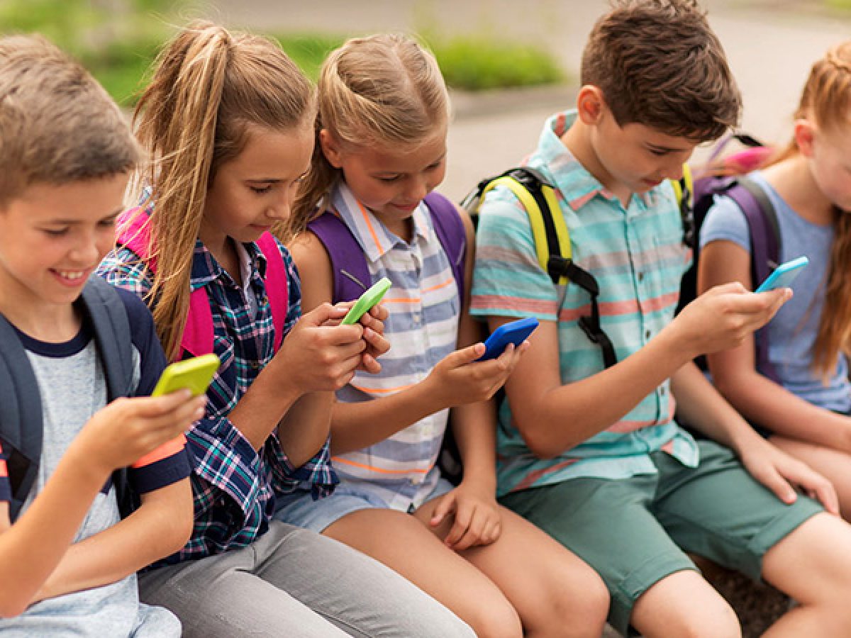 Παιδιά και Social Media: Θέμα απαγόρευσης ή ενσυνείδητη επιλογή