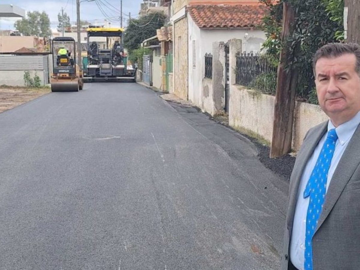 Πέφτει πίσσα στους δρόμους του Άργους