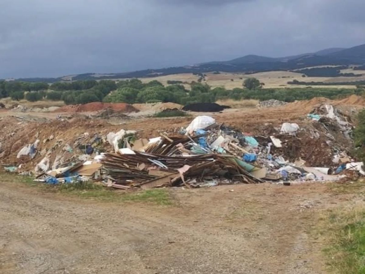 Πέταξε τα μπάζα όπου βρηκε-Συνελήφθη