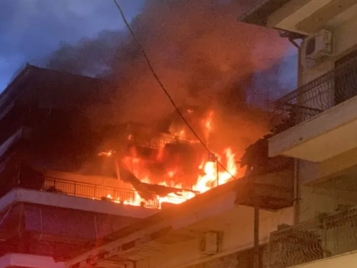 Πυρκαγιά σε Πολυκατοικία στην Αλεξάνδρεια Ημαθίας: Υπό Έλεγχο η Κατάσταση