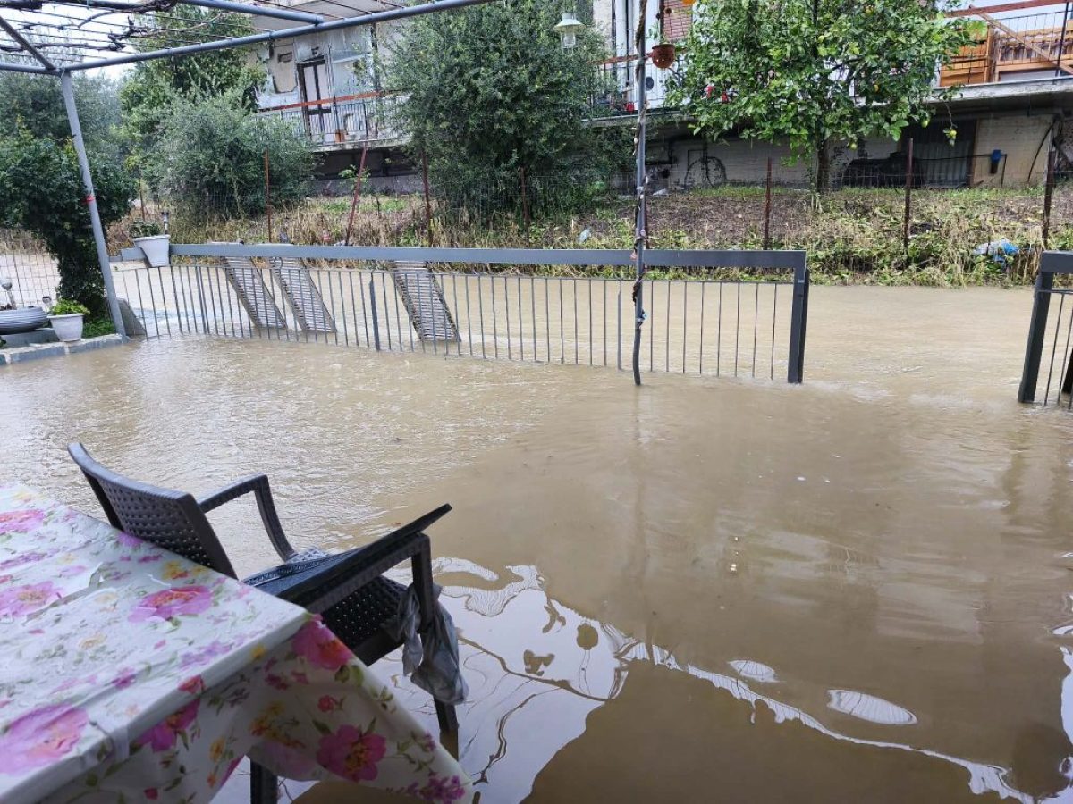 Πλημμυρικά φαινόμενα στην Κυπαρισσία από την έντονη βροχόπτωση – 112 για περιορισμό μετακινήσεων