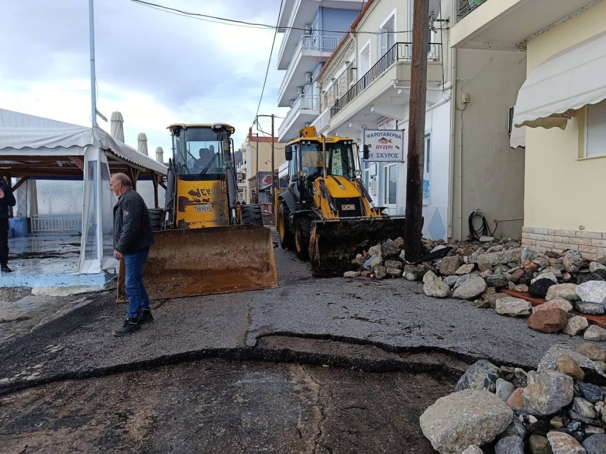 Πλημμύρισαν σπίτια και επιχειρήσεις στην Εύβοια: Μάχη για να αποκατασταθούν οι ζημιές