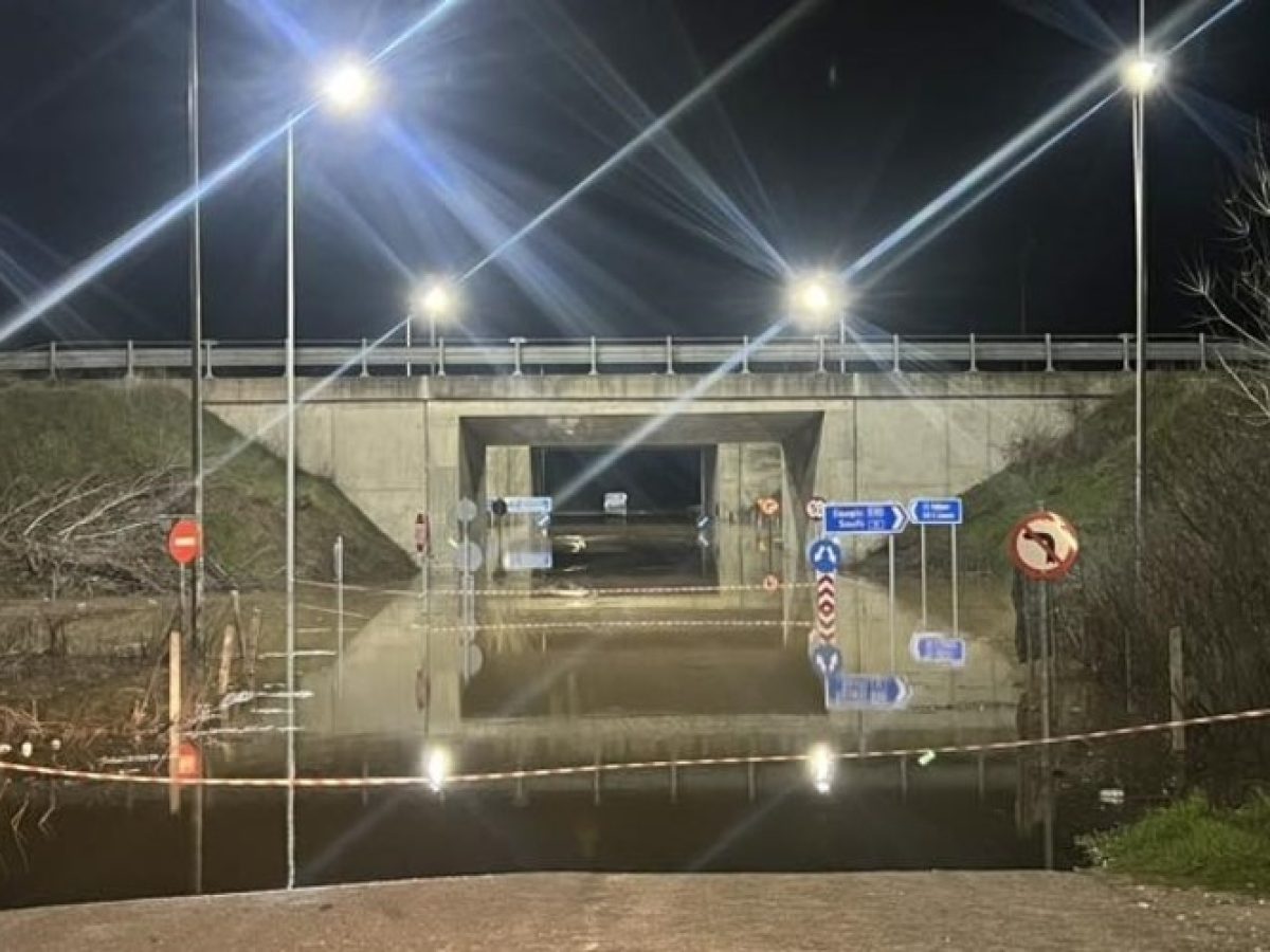 Πλημμύρισε ο κόμβος Λαβάρων στον κάθετο άξονα Αρδανίου-Ορμενίου – Απαγόρευση κυκλοφορίας απ’ την Αστυνομία