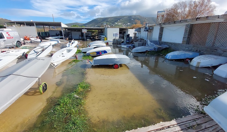 plimmirise-o-naftikos-omilos-parou